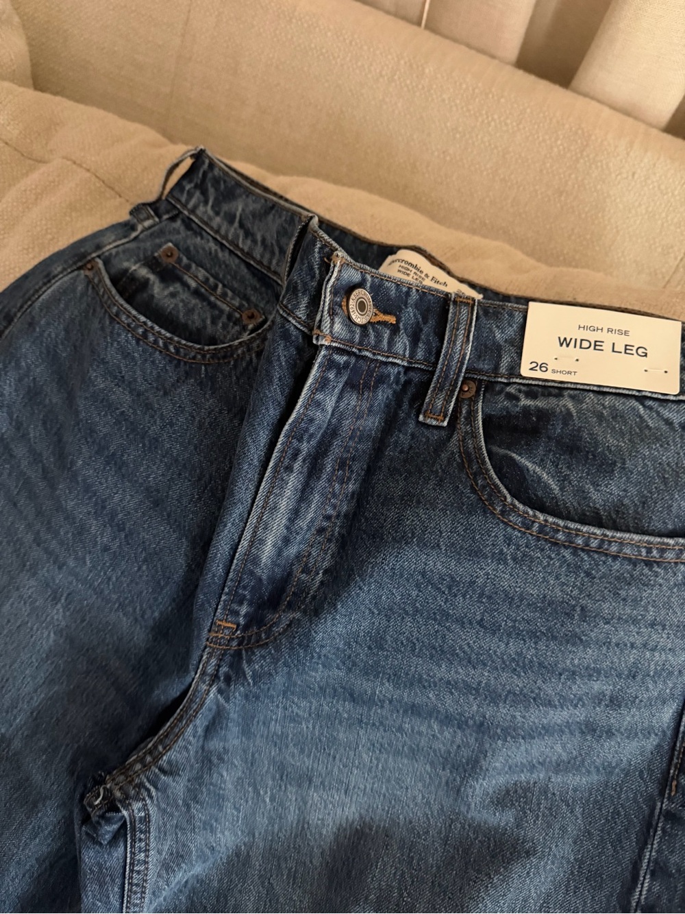 Abercrombie & Fitch High-Rise Wide-Leg Jeans in Denim Blue - Picture 4 of 4